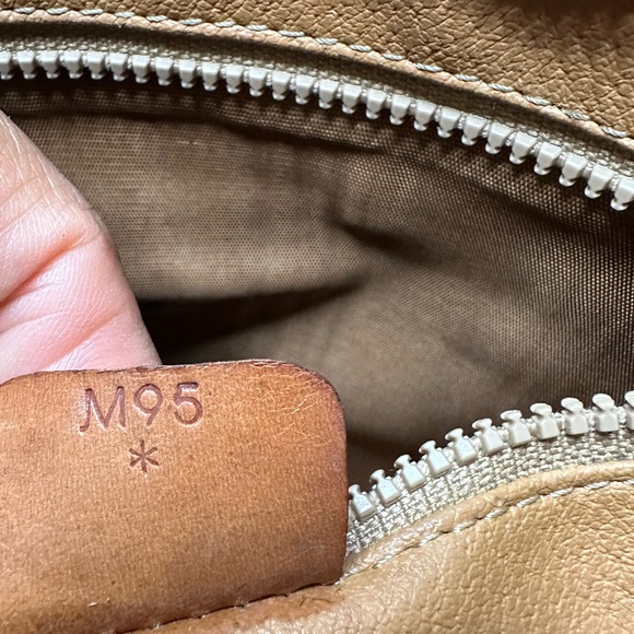 Celine Triomphe Vintage leather clutch bag
Good condition
Brown, Leather - Picture 13 of 14